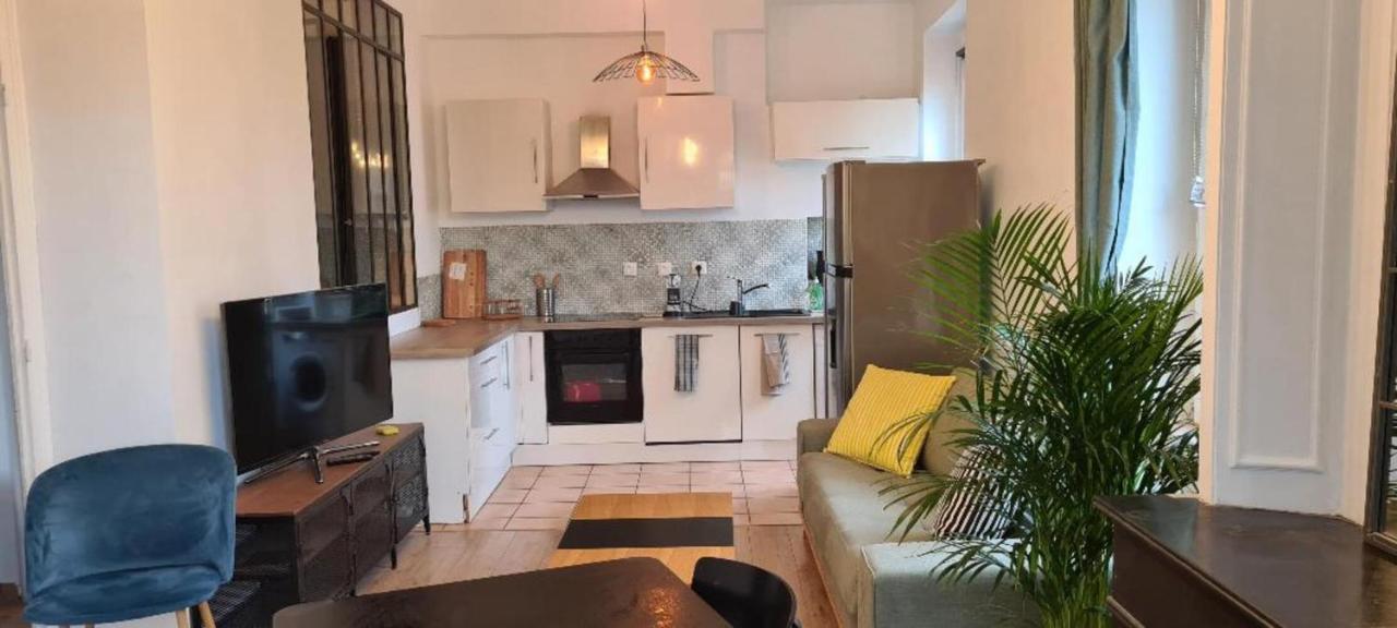 Deux - Garibaldi Apartment *